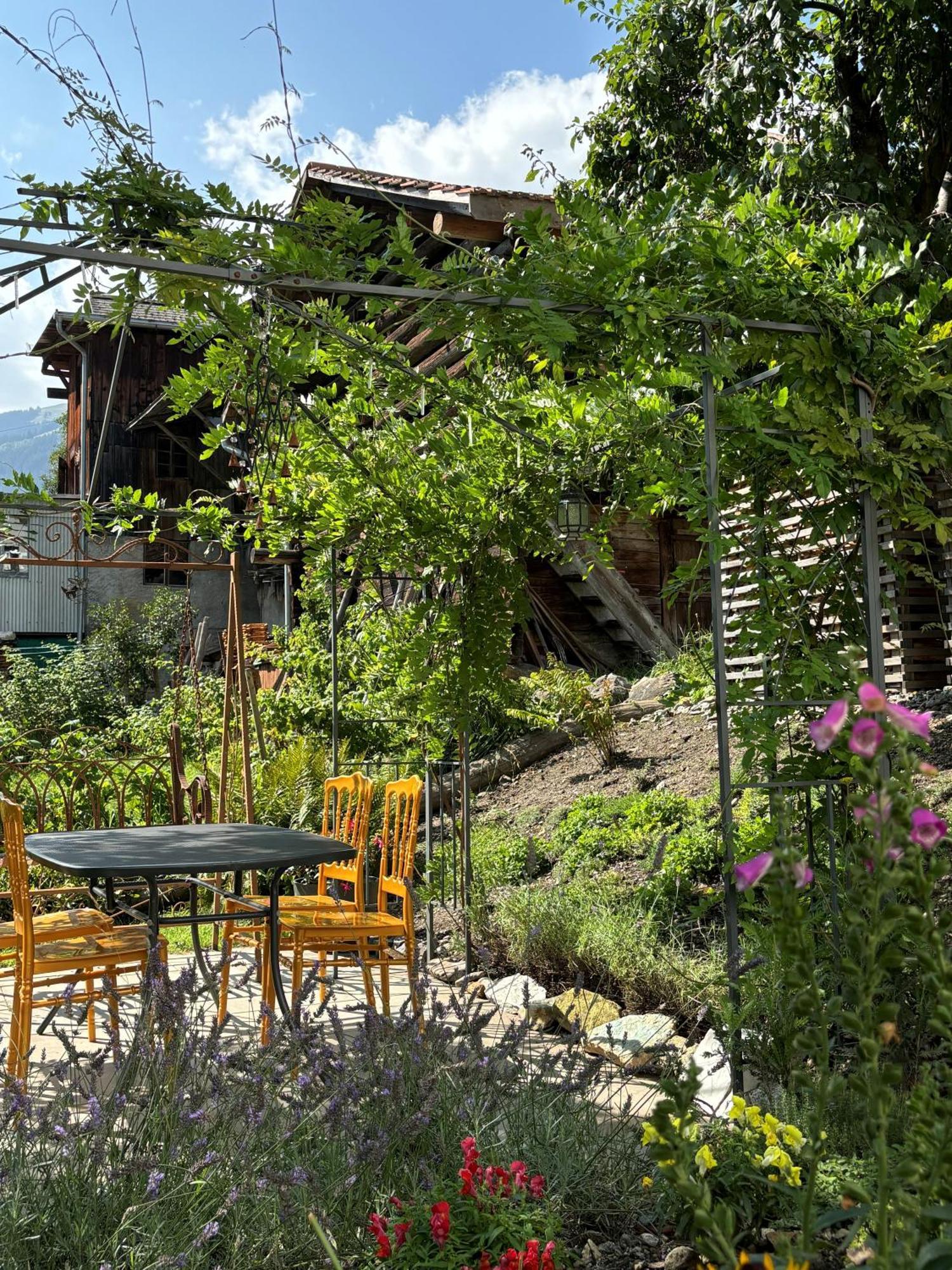 Ferienwohnungen Romantica Und Pacifica - Artdagio Lumnezia Exterior photo